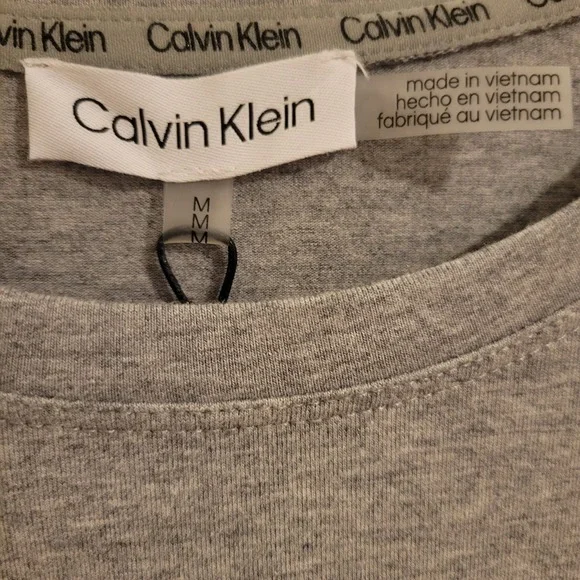 Calvin Klein Womens T-Shirt Gray Short Sleeve Raised Logo  Sz M NWT Preppy - Picture 3 of 8